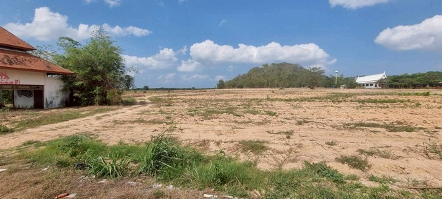 ขายที่ดินติดถนนทุ่งกลม-ตาลหมัน ห้วยใหญ่ ขายที่ดินยกแปลง ทำเลดี เหมาะทำจัดสรร รีสอร์ท ร้านอาหาร คาเฟ่ หรือลงทุนบางละมุง ชลบุรีโทร. 095-196-4242 (คุณจุ๊)Line ID : jll689WhatsApp : wa.me/66951964242FB page : https://www.facebook.com/ChulaluckHomeliving/ที่ตั้ง ติดถนนทุ่งกลม-ตาลหมัน ต.ห้วยใหญ่ บางละมุง ชลบุรีรายละเอียด- ขนาดเนื้อที่ 12 ไร่ 127 ตารางวา- เหมาะซื้อไว้เพื่อการลงทุน - ที่ดินเสมอถนนไม่ต้องถมเพิ่ม- ด้านหน้าที่ดินกว้างถึง 147 เ�