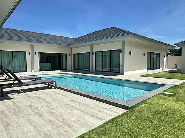 TEL : 092-288 9359 คุณดนิตาLine : https://line.me/ti/p/yxo92dHWP1รายละเอียดทรัพย์ : ขนาดที่ดิน: 214 ตร.ว. (856 ตร.ม.)พื้นที่ใช้สอย: 450 ตร.ม.4 ห้องนอน (ทุกห้องมีห้องน้ำในตัว)  5 ห้องน้ำห้องนอนใหญ่ตกแต่งสุขภัณฑ์ TOTO (นำเข้าจากญี่ปุ่น) พร้อมอ่างอาบน้ำทันสมัยห้องน้ำอีก 3 ห้องใช้สุขภัณฑ์ Cotto & American Standardห้องน้ำแขก 1 ห้อง  ห้องซักรีด ห้องเก็บของไฮไลท์บ้าน : - สระว่ายน้ำส่วนตัว ขนาด 3.5 x 9 ม. ลึก 1.4 ม. ปูกระเบื้องสไตล์โมเดิร์น- สวน�