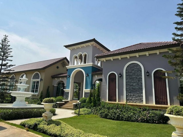 ให้เช่า ทาวน์โฮม หมู่บ้าน โกล้เด้นทาวน์ ฟิวเจอร์ รังสิต ทำเลดีใกล้หน้าโครงการเข้าดูบ้านได้ 16 พฤษภาคม 2569 เป็นต้นไป ตกแต่งสไตล์อิตาเลียนให้เช่าเดือนละ 22,000 บาท ประกัน 2 ล่วงหน้า1 สัญญา1-3ปี อื่นๆ พร้อมอยู่ติดต่อ คุณช่อผกา โทร 0616198565 LINE 0616198565สำรอง LINE 0812523279 ส่งลิ้งก์ไว้ได้เลย- พื้นที่ใช้สอย 103 ตรม.- 4 ห้องนอน 3 ห้องน้ำ จอดรถยนต์ 2 คัน- เครื่องใช้ไฟฟ้าใหม่ทั้งหมด แอร์ 5 ตัว เตียงนอน ท