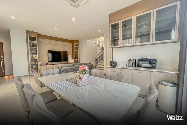 P666 ให้เช่า ขาย บ้านเดี่ยววิลล่าหรู 3 ชั้น โครงการ แอร์รี่ ศรีนครินทร์-กรุงเทพกรีฑา AERIE Srinakarin-Krungthep Kreetha ตกแต่งสวย พร้อมเช่า 20 กรกฎาคม 2569ราคาขาย 19,000,000 บาท ค่าโอนและค่าธรรมเนียม 50/50ราคาเช่า 110,000 บาท/เดือน ประกัน 2 ล่วงหน้า1ติดต่อ คุณช่อผกา โทร 0616198565 LINE 0616198565สำรอง LINE 0812523279 ส่งลิ้งก์ไว้ได้เลย-ให้เช่า ขาย บ้านเดี่ยว 3 ชั้น โครงการ แอร์รี่ ศรีนครินทร์-กรุงเทพกรีฑา (AERIE Srinakarin-Krungthep Kreetha)-บ้านเดี่ยววิ�