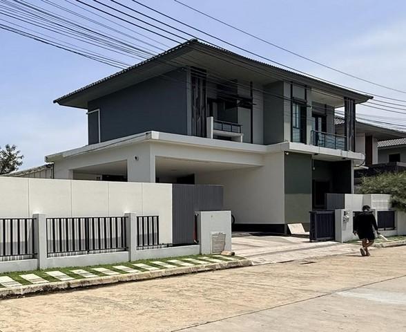 ให้เช่าบ้านเดี่ยว 2 ชั้น หมู่บ้านสราญสิริ ศรีวารี อำเภอบางเสาธง ใกล้สนามบินสุวรรณภูมิ ** รับสัตว์เลี้ยง ไมรับจดทะเบียน **ราคาเช่า 79,000 บาท / เดือน ( ประกัน 3 เดือน ล่วงหน้า 1 เดือน )ที่ตั้ง ตำบลศีรษะจรเข้น้อย อำเภอบางเสาธง จังหวัดสมุทรปราการ 10540ติดต่อ : คุณภัสพงณ์ 0634098164Line : deedee23https://www.facebook.com/profile.php?id=61581484955548เนื้อที่ 93 ตารางวา พื้นที่ใช้สอย 240 ตารางเมตร จำนวน 2 ชั้น 4 ห้องนอน 5 ห้องน้ำ มีแอร