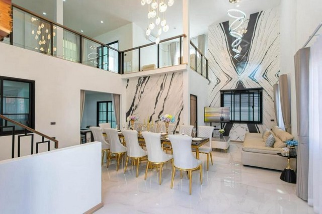 ให้เช่าบ้านเดี่ยว 2 ชั้น ย่านรัชดา ห้วยขวาง บ้านสวย ตกแต่งพร้อมเข้าอยู่ ใกล้ MRT ห้วยขวาง ราคาเช่า 185,000 บาท / เดือน ( ประกัน 3 เดือน ล่วงหน้า 1 เดือน )ที่ตั้ง ถนนประชาสงเคราะห์ ซอยประชาสงเคราะห์ แขวงดินแดง เขตดินแดง กรุงเทพ 10400ติดต่อ : คุณภัสพงณ์ 0634098164Line : deedee23https://www.facebook.com/profile.php?id=61581484955548เนื้อที่ 60 ตารางวา พื้นที่ใช้สอย 500 ตารางเมตร จำนวน 2 ชั้น 5 ห้องนอน 3 ห้องน้ำ 1 ห้องรับแขกสถานที่ใกล้เ�