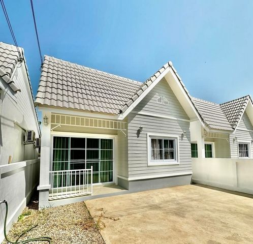 ราคาเริ่มต้นที่ 1.39 ล้าน 29.5 ตรว. #โซนหางดง บ้านเดี่ยวชั้นเดียว #เฟอร์นิเจอร์ครบ #ใกล้ตลาดน้ำโท้ง เพียง 100 เมตร เดินทางสะดวก ปลอดภัย ใกล้โรงเรียนนานาชาติ และแหล่งช้อปปิ้งขนาด 29.5 ตร.วา พื้นที่ใช้สอยโดยประมาณ 70 ตร.เมตร2 ห้องนอน 2 ห้องน้ำ 1 ห้องรับแขก 1 ห้องครัว พื้นที่ซักล้าง พื้นที่จอดรถของแถมครบ คุ้มสุดฟรีมิเตอร์น้ำฟรีมิเตอร์ไฟฟ้าฟรีระบบท่อกำจัดปลวกแอร์ 2 เครื่องเฟ�