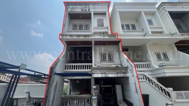 รหัสทรัพย์ :&nbsp;N1059ทาวน์เฮ้าส์ 3 ชั้น ซอยงามวงศ์วาน 47 โครงสร้างดี แปลงริม เหมาะลงทุนรีโนเวทที่ตั้ง :&nbsp;แขวงทุ่งสองห้อง เขตหลักสี่ กรุงเทพมหานคร 10210รายละเอียดทรัพย์&nbsp;- ทาวน์เฮ้าส์ 3 ชั้น เนื้อที่ 30 ตารางวา พื้นที่ใช้สอย 200 ตารางเมตร-&nbsp;3 ห้องนอน, 4 ห้องน้ำ, 2 ที่จอดรถ-&nbsp;โครงสร้างบ้านแข็งแรง เหมาะสำหรับผู้ที่ต้องการรีโนเวทเพื่ออยู่อาศัยหรือลงทุน- หน้าบ้านหันทางทิศตะวัน