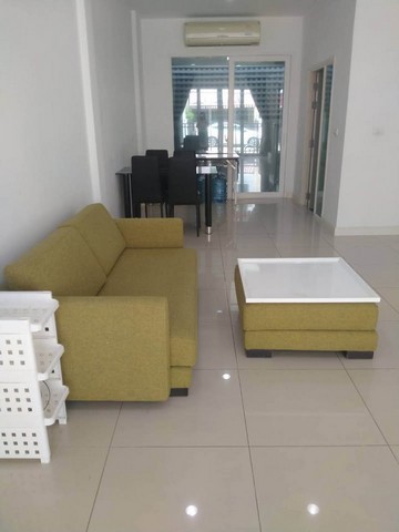 RTJ2234ให้เช่าโฮมออฟฟิศย่านเลียบด่วน  จดบริษัทได้ โครงการ บ้านกลางเมือง s sense พระรามเก้าลาดพร้าว ซอยประดิษฐ์มนูธรรม3 เนื้อที่ 20 ตร.ว. พื้นที่ใช้สอย 180 ตร.ม. ขนาด 3 ห้องนอน 3 ห้องน้ำ ที่จอดรถ 2 คันติดต่อ :  คุณเจี๊ยบ 092-851-6969Line :Keti2522ราคาค่าเช่า 35,000 บาท/เดือน  ไม่รวมภาษีหัก ณ ที่จ่าย  ประกัน 2 เดือน ล่วงหน้า 1 เดือน เอสเซ้นท์ บ้านกลางเมือง ถ.พระราม 9-ลาดพร้าว แขวงวังทองหลาง เขตวังทองหลางใ�