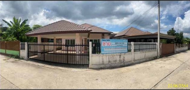  Code ID : PKT-62EE010301250  ราคา   2,420,000    บาท (ราคาต่อรองได้)  - เนื้อที่ 70 ตร.ว. - 3 ห้องนอน 2 ห้องน้ำ - 1 ที่จอดรถ   บ้านหันไปทางทิศ ใต้   พิกัดทรัพย์ : https://maps.app.goo.gl/MFgwhDLhXfhwrN1w9  สถานที่ใกล้เคียง   - ใกล้จุฬารัตน์ 12  - ใกล้Ban Noen Rai School  By  - ใกล้ไดร์แปลงยาว เบาะหนัง    สอบถามเพิ่มเติม / นัดชม โทร. 097-419-5982(พลอย) โทร. 096-932-4624(ออมสิน) Line : @panaya (มี@ด้านหน้า)  ปรึกษาสินเชื่อฟรี One Stop Service ดูแลตั้งแต่ต้นจนจบบริษัท ปณยาคิดดี จำกัด 