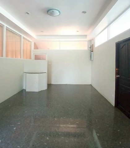  Code ID : PKT-63EE010401278  ราคา   1,595,000    บาท (ราคาต่อรองได้)  - เนื้อที่ 44 ตร.ว. - 3 ห้องนอน 2 ห้องน้ำ  - 1 ที่จอดรถ   บ้านหันไปทางทิศ ตะวันออก   พิกัดทรัพย์ : https://maps.app.goo.gl/LAjiEMkjRAvVJLyF6  สถานที่ใกล้เคียง   - ใกล้ร้าน ส.สัตว์รักษ์48   - ใกล้Bang Nam Prieo Wittaya School   - ใกล้ร้านหมอนทองสินค้ามือสอง    สอบถามเพิ่มเติม / นัดชม โทร. 097-419-5982(พลอย) โทร. 096-932-4624(ออมสิน) Line : @panaya (มี@ด้านหน้า)  ปรึกษาสินเชื่อฟรี One Stop Service ดูแลตั้งแต่ต้นจนจบบริษัท ปณยาคิดด�