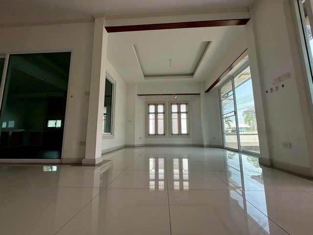  Code ID : PKT-61EE010301144  ราคา   2,035,000    บาท (ราคาต่อรองได้)  - เนื้อที่ 51.7 ตร.ว. - 3 ห้องนอน 2 ห้องน้ำ  - 1 ที่จอดรถ   บ้านหันไปทางทิศ ตะวันออกเฉียงเหนือ   พิกัดทรัพย์ : https://maps.app.goo.gl/WMTUCNYECnHovG2U8  สอบถามเพิ่มเติม / นัดชม โทร. 097-419-5982(พลอย) โทร. 096-932-4624(ออมสิน) Line : @panaya (มี@ด้านหน้า)  ปรึกษาสินเชื่อฟรี One Stop Service ดูแลตั้งแต่ต้นจนจบบริษัท ปณยาคิดดี จำกัด 