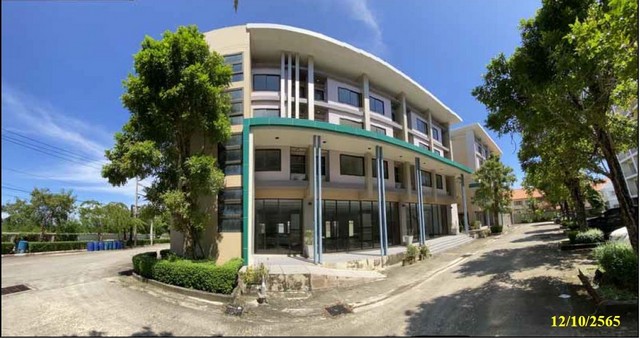  Code ID : PKT-61EE030202750  ราคา  175,043,000     บาท (ราคาต่อรองได้)  - เนื้อที่ 8-3-4 ตร.ว. - 1 ที่จอดรถ   บ้านหันไปทางทิศ ตะวันออกเฉียงใต้   พิกัดทรัพย์ : https://maps.app.goo.gl/XwM4yBskwdg3YXf57  สอบถามเพิ่มเติม / นัดชม โทร. 097-419-5982(พลอย) โทร. 096-932-4624(ออมสิน) Line : @panaya (มี@ด้านหน้า)  ปรึกษาสินเชื่อฟรี One Stop Service ดูแลตั้งแต่ต้นจนจบบริษัท ปณยาคิดดี จำกัด 