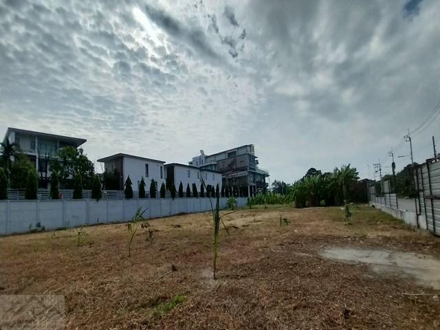 ให้เช่าที่ดิน 1 ไร่ 2 งาน 21 ตรว. กรุงเทพกรีฑา ซอย 9 ติดถนน 2 ด้าน ติดกับร้าน Kojiro Cuisine เหมาะทำธุรกิจ ร้านอาหาร คาเฟ่ โชว์รูม หรืออื่นๆติดต่อ:: ชยา โทร/ID Line:: 0942823961Link Line:: https://line.me/ti/p/3xFA1An8Kcรหัส# T26-580ที่ดินกรุงเทพกรีฑา ซอย9 ติดถนน 2 ด้าน เหมาะทำธุรกิจ ร้านอาหาร คาเฟ่ โชว์รูม หรืออื่นๆ• ขนาดพื้นที่ 1 ไร่ 2 งาน 21 ตารางวา• ติดถนน 2 ด้าน: ถนนใหญ่ ศรีนครินทร์–ร่มเกล้า และ ถนนกรุงเทพกรีฑา ซอย 9ที่ดินติด