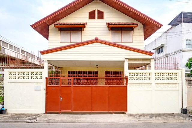 เซ็นทรัล พระราม 9 ใกล้ MRT พระราม 9 700ม.ทำเลรัชดา1-5 ฟอร์จูนทาวน์ 500 ม. บ้านเดี่ยว 4นอน 2น้ำ  29,998B-M ใจกลางเมือง เดินทางสะดวก บ้านเดี่ยวโซนเงียบสงบ ขนาดพื้นที่ใช้สอยกว้าง เหมาะสำหรับอยู่อาศัยครอบครัว พร้อมที่จอดรถและสิ่งอำนวยความสะดวกครบครัน near MRT Rama 9 700m and Central Rama 9 prime Ratchada1-5 Fortune Town 500m. House 4beds 2baths 29,998B-M location in the city center convenient transportation detached house  in a quiet zone spacious usable area suitable for family living with parking and full facilitiesถนนรัชดาภิเษก แขวงดินแดง เขตด�