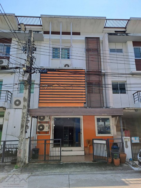 ขายทาวน์โฮม 3 ชั้น เนอวานา พาร์ค สุขุมวิท 77 NIRVANA PARK SUKHUMVIT 77 (อ่อนนุช-ประเวศ) สภาพดีพร้อมอยู่ *** ราคาขาย 3,790,000 บาท ติดต่อ:: ชยา โทร/ID Line:: 0942823961Link Line:: https://line.me/ti/p/3xFA1An8Kcรหัส# T26-565ทาวน์โฮม 3 ชั้น NirvanaPark Sukhumvit 77 (อ่อนนุช-ประเวศ) สภาพดีพร้อมอยู่! สัมผัสความสงบและความเป็นส่วนตัวที่หาได้ยาก ในบ้านดีไซน์ Modern ท่ามกลางสังคมคุณภาพ• เนื้อที่: 19.7 ตารางวา• พื้นที่ใช้สอย: 173 ตารางเมตร • หน้ากว้าง: 5.5 เมตร• 3 ห้องนอน 3 ห�