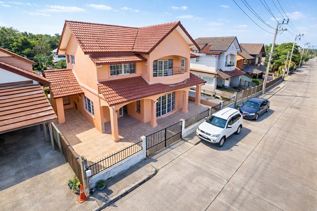 ร่มเกล้า1-7 ใกล้ MRT สุวินทวงศ์ 1.2 กม. สุวินทวงศ์ 26–30 บึงขวาง3 ค่าเช่าพิเศษ 9,999-13,999 บาท-เดือน จอดรถได้ 2 ฝั่ง รวม 4 คัน บ้านเดี่ยวหลังใหญ่  บ้านหันหน้าไม่ชนใคร  Parking totaling 4cars. Large detached house  House faces away from other houses (Suwinthawong 26-30, Bueng Khwang 3).RomKlao 1-7 near MRT Suwinthawong (1.2 km).9,999-13,999 THB-month.ร่มเกล้า 1–7 บึงขวาง 3ถนนสุวินทวงศ์ 26–30 แขวงแสนแสบ เขตมีนบุรี กรุงเทพมหานคร 10510จอดรถได้ 2 ฝั่ง รวม 4 คัน | บ้านหันหน้าไม่ชนใคร | ราคาเช่าถูกที่สุดvdo 1MINShttps://youtube.com/