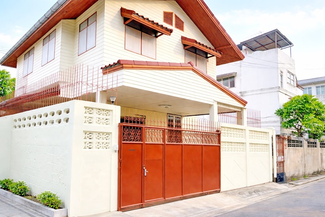 ใกล้ MRT พระราม 9 700ม.  ฟอร์จูนทาวน์ 500 ม. 4นอน 2น้ำ เซ็นทรัล พระราม 9  ทำเลรัชดา1-5 29,999B-M ใจกลางเมือง เดินทางสะดวก บ้านเดี่ยวโซนเงียบสงบ ขนาดพื้นที่ใช้สอยกว้าง เหมาะสำหรับอยู่อาศัยครอบครัว พร้อมที่จอดรถและสิ่งอำนวยความสะดวกครบครัน Fortune Town 500m. 4beds 2baths near MRT Rama 9 700m and Central Rama 9 prime Ratchada1-5 29,999B-M location in the city center convenient transportation detached house  in a quiet zone spacious usable area suitable for family living with parking and full facilitiesถนนรัชดาภิเษก แขวงดินแดง เขตดินแดง จังหวัด