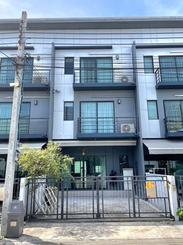 ให้เช่าทาวน์โฮม3ชั้น สวยๆ สภาพใหม่ by Ap #BaanKlangMuangRama9Onnutโครงการบรรยากาศดี เหมาะอยู่อาศัยหรือโฮมออฟฟิศ•20ตรว.• 3ห้องนอน 3ห้องน้ำ •1ห้องรับแขก 1ห้องครัว•แอร์4เครื่อง•เฟอร์นิเจอร์ครบ•จอดรถ2คันอยู่ถนน คู่ขนานมอเตอร์เวย์ (กรุงเทพ -ชลบุรี) ฝั่งขาเข้า ที่จะไป พระราม9 ศรีนครินทร์  แขวง/เขต ประเวศ กรุงเทพฯ 10250โลเคชั่นใกล้...ใกล้ Airport Link บ้านทับช้างและถนนกาญจนาภิเษก, ใกล้สนามบินสุวรร�