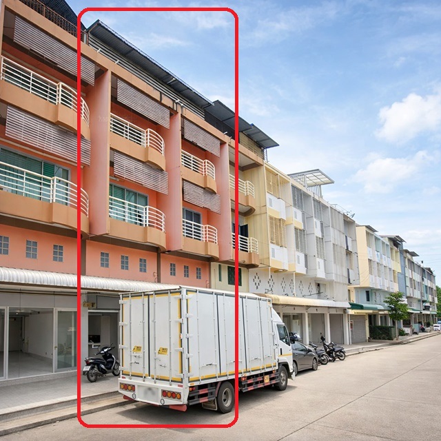 นครราชสีมา ในเมือง สำเพ็งโคราช 300ม. อาคารพาณิชย์ 2 คูหา 3.5 ชั้น 6 นอน 8 น้ำ ใกล้ตลาดเซฟวัน 700 ม. และสนามกีฬาเฉลิมพระเกียรติ 80 พรรษา 25 ตร.ว. 304 ตร.ม. 24,998B-M.  เหมาะสำนักงาน หรืออยู่อาศัย เดินทางสะดวก ใกล้รพ.มหาราชนครราชสีมา 2 กม.สถานีรถไฟ และแหล่งชุมชนสำคัญ  เดินทางเชื่อมต่อถนนหลัก และทางยกระดับได้สะดวกNakhon Ratchasima Sampheng Korat 300m. in the city. Two adjoining 3.5 story commercial buildings with 6 bed and 8 bath located 700 m. from Save One Market and 80th Birthday Anniversary Stadium on 25 sq.wa. 30