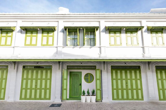 ทำ Airbnb เยาวราช 2นอน เซ้ง MRTวัดมังกร 600 ม. และเยาวราช 800 ม.  อาคารพาณิชย์ 2.5ชั้น ปล่อยเช่าช่วงต่อ 2น้ำ 180ตร.ม. พร้อมเฟอร์นิเจอร์และเครื่องใช้ไฟฟ้าครบ  ค่าเช่า 34,999 บาท/เดือน เซ้งต่อ 260,000-270000 บาท Airbnb unit for sublease in Yaowarat 2.5-story commercial building 2beds 2baths  Total area sq.m. Fully furnished with appliances Rent is 34,999 baht/month. Business transfer price: 260,000-270000 baht. Sell near MRT WatMangkon 600m. Yaowarat 800m.ถนนเยาวราช แขวงสัมพันธวงศ์ เขตสัมพันธวงศ์ กรุงเทพมหานครVDO 1min Empty boxhttps://youtube.com/shorts/2MaOotfQiMgขนาด 18 ตร.วา พื้นที่�