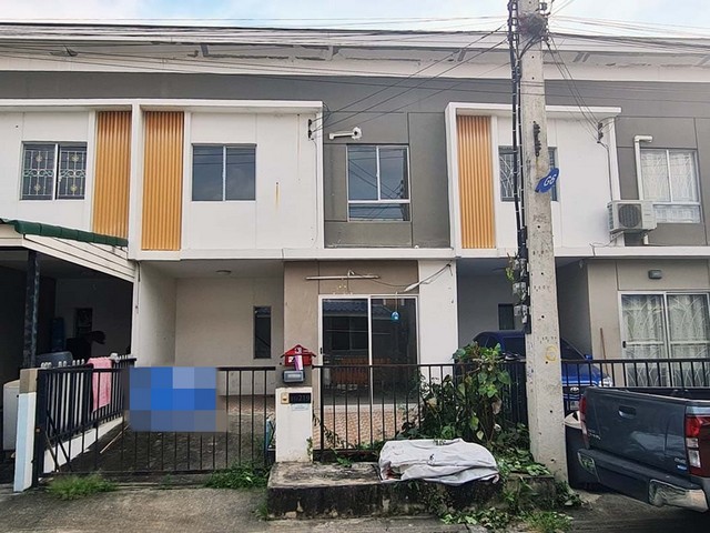  รหัสทรัพย์ (Code ID) :  PTT-26-P00336  ราคา  1,141,000 บาท (ราคาต่อรองได้) ▸ เนื้อที่  18.10 ตารางวา  พื้นที่ใช้สอย 102.30 ตารางเมตร   ▸ - ห้องนอน - ห้องน้ำ     ▸ 1 ที่จอดรถ   ทาวน์เฮ้าส์หันไปทางทิศ   พิกัดทรัพย์ :  https://maps.app.goo.gl/CWGo2sZa88PANJdA9  สถานที่ใกล้เคียง ▸ใกล้ตลาดจัมโบ้ คลอง 3 ▸ใกล้บิ๊กซี ซูเปอร์เซ็นเตอร์ รังสิต คลอง 3 ▸ใกล้แม็คโคร สาขาคลองหลวง ▸ใกล้โรงพยาบาลธรรมศาสตร์เฉลิมพระเกียรติ  สอบถามเพิ่มเติม / นัดชม โท