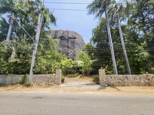 BHL1250ที่ดินพร้อมสิ่งปลูกสร้าง ใกล้ หาดทรายน้อย จุดชมวิวเขาเต่า หัวหินที่ตั้ง : ตำบล หนองแก อ.หัวหิน จ.ประจวบคีรีขันธ์รายละเอียด- เนื้อที่ 211.7 ตร.ว.สถานที่ใกล้เคียง- ใกล้ หาดทรายน้อย หัวหิน- ใกล้จุดชมวิวหาดทรายน้อยเขาเต่า- พื้นที่ด้านหลังติดเขาเต่า แผนที่ https://maps.app.goo.gl/KhQtchnehdsRnVLw5ราคาขาย 5,900,000 บาท  สนใจติดต่อHL ASSET CO., LTD.Mobile : 098-869-6564 คุณ สมข์Office : 064-964-2628Email : sale@hlasset.co.thWebsite : www.hlasset.co.th#ขายที่ดินพร้อมสิ่�