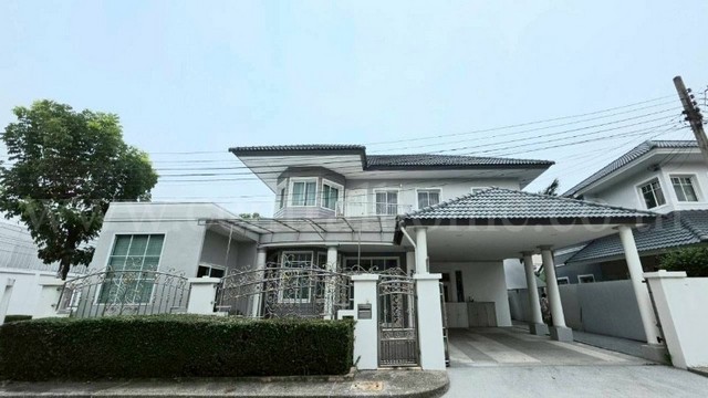 รหัสทรัพย์&nbsp;7080บ้านเดี่ยว บางกอกบูเลอวาร์ด ราชพฤกษ์-พระราม 5 พร้อมอยู่ที่ตั้ง&nbsp;: ถนนราชพฤกษ์ ตำบลบางกร่าง อำเภอเมืองนนทบุรี จังหวัดนนทบุรี 11000รายละเอียดทรัพย์- พัฒนาโครงการโดย SC Asset- บ้านเดี่ยว 2 ชั้น ขนาดพื้นที่ 69 ตารางวา พื้นที่ใช้สอย 300 ตารางเมตร หน้ากว้าง 12 เมตร- 3 ห้องนอน, 5 ห้องน้ำ, 1 ห้องนั่งเล่น, 1 ห้องรับแขก, 1 ห้องครัว, 1 ห้องแม่บ้าน, 2 ที่จอดรถ- เครื่องปรับอากาศติดผ�