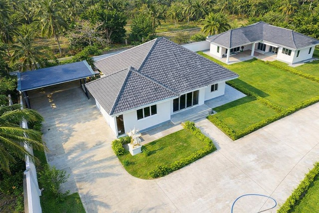 วัดนาห้วย 2น้ำ ตลาดปราณบุรี 800 ม.ทำเลนาห้วย บรรยากาศเงียบสงบ ร่มรื่น อากาศดี เหมาะพักอาศัย และเช่าระยะสั้น ใกล้รพ.ปราณบุรี 900 ม.สถานศึกษา  บ้านเดี่ยวชั้นเดียว 100ตร.ว.134 ตร.ม. 2นอน22,998 B-M. และสิ่งอำนวยความสะดวกครบ WatNaHuai in NaHuay Pranburi 134sq.m.near Pranburi market 800m 2bed 2bath single story house 100sq.wa.  22,998B-M located  quiet and peaceful atmosphere good air quality suitable for living or short term rental near Pranburi Hospital 900 m. and schools with complete amenities   Good conditionถ.โยธาธิการ ทางหลวงชนบท ประจวบคีรีขันธ์ เพชรเกษม  ตำบ�