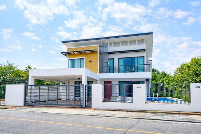 เพชรเกษม69 สารสาสน์วิเทศบางบอน 300 ม. คฤหาสน์ Pool Villa บ้านเดี่ยว 5-6นอน 7น้ำ พร้อมสระว่ายน้ำและห้องแม่บ้าน 432ตร.ม. 105ตร.ว. ใกล้ Zanook Wake Park 300ม.  ลัดดารมย์ 48,999-49,999 B-MPhetkasem69 Sarasas Witead Bangbon Sch 300m. Pool Villa Mansion Detached house 5-6beds 7baths featuring a private pool and maid’s room. 432sq.m. 105sq.wah Zanook Wake Park 300m. Laddarom  48,999-49,999 B-Mเพชรเกษม69ถนนบางบอน 3 แขวงบางบอนเหนือ เขตบางบอน กรุงเทพมหานครเนื้อที่ 105 ตารางวา  432 ตารางเมตร105 sq.wah 432 sq.m.แถวหก (รายละเอียดอาคาร)บ้านเดี่ยว 2 ชั้นชั้นล่างม�