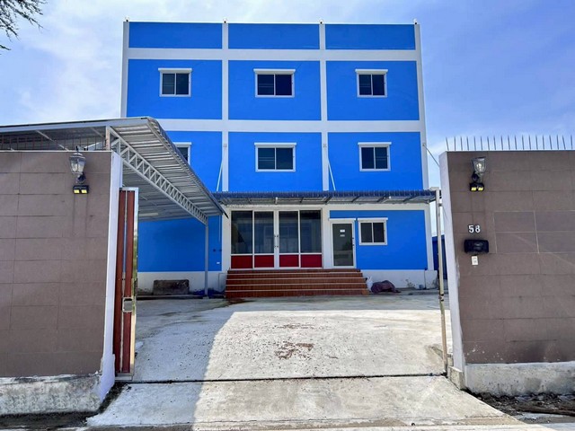 AOM 2741ขายอาคารสำนักงาน 3 ชั้น บนเนื้อที่ 115 ตารางวา ในซอยนิมิตใหม่ 8 เขตมีนบุรี กรุงเทพฯ ราคา 10,800,000 บาทขายอาคารสำนักงาน 3 ชั้น บนเนื้อที่ 115 ตารางวา ในซอยนิมิตใหม่ 8 เขตมีนบุรี สภาพใหม่ดีมาก พร้อมดำเนินกิจการต่อ พื้นที่ใช้สอย 580 ตารางเมตร ชั้นล่างเป็นห้องโถงขนาดใหญ่ ชั้น 2 และชั้น 3 แบ่งเป็นห้อง 14 ห้อง 4 ห้องน้ำ จอดรถในอาคารสำนักงานได้ถึง 8 คัน และจอดบนถนนหน้าอาคารได้เพิ