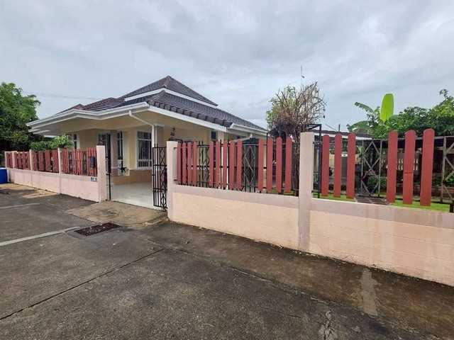 TEL : 092-288 9359 คุณดนิตาLine : https://line.me/ti/p/yxo92dHWP1รายละเอียด : เนื้อที่ดินขนาด 102.2 ตารางวา 3 ห้องนอน 2 ห้องน้ำมีแอร์ 4 เครื่องหมู่บ้านมีรปภ. 24 ชม. ส่วนกลางมีสระว่ายน้ำเดินทางสะดวกขายตามสภาพบ้านสวยทำเลทอง ใกล้เมืองพัทยา บรรยากาศเงียบสงบ เหมาะอยู่อาศัยหรือปล่อยเช่าจุดเด่น- บ้านเดี่ยวพื้นที่กว้าง ใช้งานสะดวก- เดินทางสะดวก เข้า-ออกได้หลายเส้นทางราคาขาย 5,500,000 ล้านบาทค่าใช้จ่าย ณ วันโอ