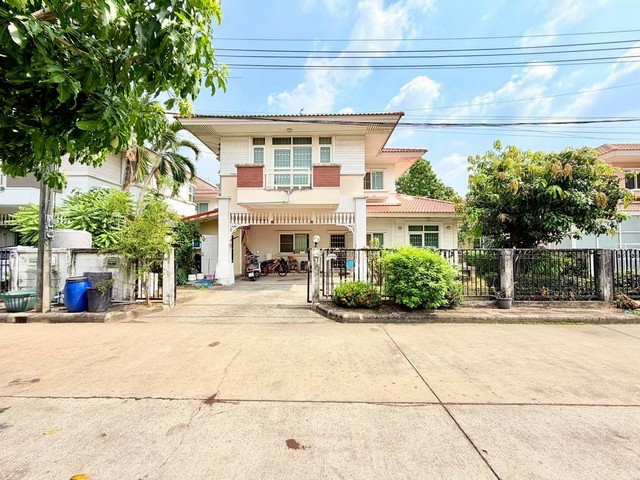 ขายถูก หมู่บ้าน บารานี คลองสาม   พื้นที่ 55.7 ตร.ว.  ( ขายเพียง 2.99 ล้าน)#รายละเอียดเพิ่มเติม- เป็นบ้านเดี่ยว 2 ชั้นหลังใหญ่   ในหมู่บ้าน บารานี คลองสาม ตรงข้ามห้างบิ๊กซี คลองสาม - พื้นที่ 55.7 ตร.ว.- ขนาด 4 ห้องนอน 3 ห้องน้ำ 2 จอดรถ - บ้านเลขที่ 54/187 หน้าบ้านหันทางทิศเหนือ  - มีพื้นที่ว่างจัดสวนหน้าบ้านได้อึก อยู่ท้ายโครงการเงียบสงบไม่วุ่นวาย  ต่อเติมไว้เรียบร้อยแล้ว สามารถเข้าอย