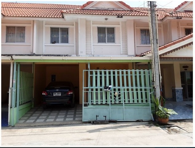  Code ID :  PKT-64EE010501049  ราคา   1,430,000    บาท (ราคาต่อรองได้)   - เนื้อที่ 18 ตร.ว.  - 3 ห้องนอน 2 ห้องน้ำ   - 1 ที่จอดรถ   บ้านหันไปทางทิศ   พิกัดทรัพย์ : https://maps.app.goo.gl/UxM5ctyzMnm1Fuh4A  สถานที่ใกล้เคียง    - ใกล้โรงพยาบาลส่งเสริมสุขภาพตำบลคลองหลวงแพ่ง   - ใกล้โรงเรียนแพ่งพิทยาภูมิ   - ใกล้น้ำส้มคั้นสดoffice     สอบถามเพิ่มเติม / นัดชม โทร. 097-419-5982(พลอย) โทร. 096-932-4624(ออมสิน) Line : @panaya (มี@ด้านหน้า)  ปรึกษาสินเชื่อฟรี One Stop Service ดูแลตั้งแต่ต้น