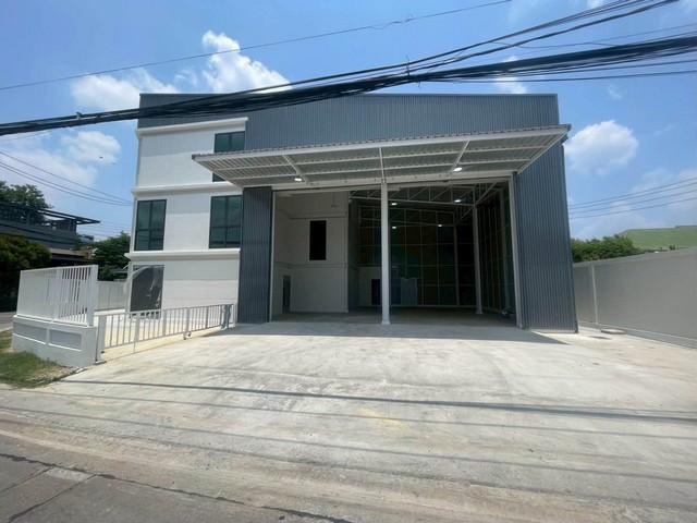 ให้เช่าโกดัง พร้อมออฟฟิศ 112 ตร.วา 600 ตร.ม.3 ห้องนอน 6 ห้องน้ำ จอดรถได้ 9 คัน บางรักน้อย ติดถนนรัตนาธิเบศร์(RK1014)ติดต่อAgent : คุณเด่นชัย: 09-8481-8989:06-2839-4747ID Line :0984818989:https://line.me/ti/p/LRgsghypggWhatsApp :+66984818989: แอดไลน์ แคปหน้าจอสอบถามได้เลยครับโกดัง ติดถนนรัตนาธิเบศร์ นนทบุรีที่ตั้ง ตำบล บางรักน้อย อำเภอเมืองนนทบุรี นนทบุรีที่ดิน 112 ตร.วาพื้นที่ใช้สอย 600 ตร.ม.ออฟฟิส 2 ชั้น 200 ตร.ม.เก็บของ 100 ตร.ม.3 ห้องนอน 6 ห้องน้ำจอ�