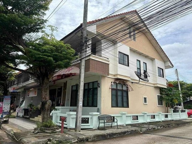 น่าลงทุน! ถูกสุดๆ ขายเพียง 2.39 ล้าน 27 ตรว. ทาวน์โฮม 2 ชั้น #กุลพันธ์วิลล์9 #หางดง #หลังมุม #ใกล้กาดฝรั่ง ติดถนนหลักของหมู่บ้าน ทำเลดี เหมาะแก่การเปิดร้าน ค้าขาย ทำธุรกิจ พักอาศัย และปล่อยเช่าเนื้อที่ 27 ตารางวา 2 ห้องนอน 2 ห้องน้ำ 1 ห้องครัว1 ที่จอดรถสถานที่ใกล้เคียงกาดฝรั่งรร.นานาชาติลานนา รร.สาธิตนานาชาติรังสิต SIBS Chiangmaiสนามกอล์ฟ North Hill Golf Clubขาย 2.39 ลบ. ค่าโอน และภาษี ณ.กรมที่ดิ�