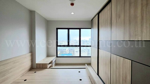 รหัสทรัพย์ : 7079คอนโด ธนา แอสโทเรีย ปิ่นเกล้า ติด MRT สถานีบางยี่ขัน 200 เมตร ห้องใหม่ ราคาถูกที่ตั้ง : ถนนจรัญสนิทวงศ์ แขวงบางยี่ขัน เขตบางพลัด กรุงเทพมหานคร 10700รายละเอียดทรัพย์- พัฒนาโครงการโดย บริษัท ธนาแลนด์ จำกัด- คอนโด High Rise 23 ชั้น 1 อาคาร ห้องอยู่ชั้น 11 เนื้อที่ 35.43 ตารางเมตร- 1 ห้องนอน, 1 ห้องน้ำ, 1 ห้องนั่งเล่น, 1 โซนครัว พร้อมเคาน์เตอร์ครัว,&nbsp;สิทธิ์จอดรถ 1 คัน- เครื่องปรับ