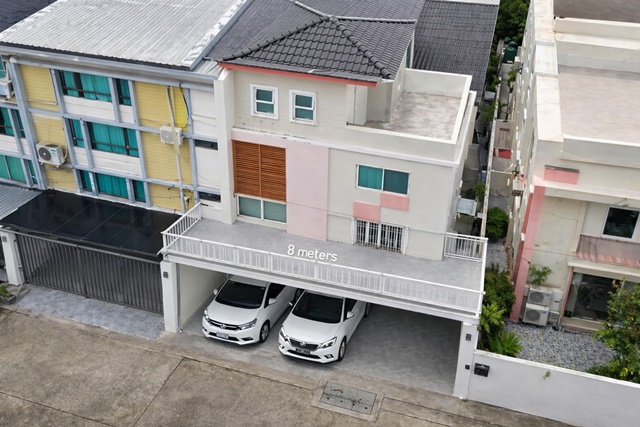 ใกล้ เซ็นทรัลอีสต์วิลล์ 400 ม. ถ.ลาดพร้าว71 นาคนิวาส12-22  ทาว์นโฮม 2คูหา  บ้าน 4 ชั้น  4 นอน  3 น้ำ ถนนประดิษฐ์มนูธรรม 28 ตร.ว. 450 ตร.ม. พื้นที่ใช้สอยกว้าง 27,998B-M. เดินทางสะดวก ใกล้ตลาดโชคชัย 4 1.5 กม.สถานศึกษา ทางด่วน และรถไฟฟ้า  เหมาะอยู่อาศัย หรือโฮมออฟฟิศ รายล้อมด้วยแหล่งไลฟ์สไตล์ และสิ่งอำนวยความสะดวกครบครันnear Central EastVille 400 m. Ladprao 71 Rd., Nakniwas 12-22 4storey house 4 bed 3 bath townhome 2units on Pradit Manutham Road28 sq.wa. 450 sq.m. usable area 27,998THB month located convenient acc