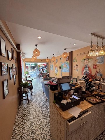 ให้เช่าอาคารพาณิชย์ 3 ชั้น ย่านสีลม สาทร ซอยเซ็นหลุยส์ 3 ริมถนนทำเลดี ใกล้ BTS เซ็นหลุยส์เหมาะทำกิจการร้านกาแฟ เบเกอรี่ ห้องเสื้อ คลินิค ธนาคาร สำนักงาน Hostel และอื่นๆ สามารถรีโนเวทตกแต่งได้อิสระ ไม่รับร้านอาหารครัวร้อน/กัญชาราคาเช่า 50,000 บาท / เดือน ( สัญญาขั้นต่ำ 3 ปี ประกัน 2 เดือน ล่วงหน้า 1 เดือน )ที่ตั้ง เลขที่ 302 ถนนจันทน์ ซอยเซนหลุยส์ 3 แขวงทุ่งวัดดอน เขตสาทร กรุงเท