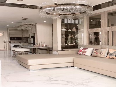ชั้น 18 บิ๊วอินสวยหรู ! ขายคอนโดเซอร์เคิล คอนโดมิเนียม  (The Circle Condominium) 47.59 ตร.ม ใกล้ ร.ร.เซนต์ดอมินิก ใกล้BTS นานา! ด่วน.TPI-3045.ที่ตั้ง: ถนนเพชรบุรีตัดใหม่ แขวงมักกะสัน เขตราชเทวี กรุงเทพมหานครGoogle Maps：https://maps.app.goo.gl/KCQURFz7wsZY6Lo19?g_st=ic.รายละเอียด:- เซอร์เคิล คอนโดมิเนียม- 47.59 ตร.ม ชั้น 18- บิ๊วอินสวยหรู  .ขายในราคาเพียง 5.79 ล้านบาทเท่านั้น (เดิม 5.99 ล้าน).สิ่งอำนวยความสะดวก- สระว่ายน้ำระบบเกลือ- บ่อจากุชชี่ 
