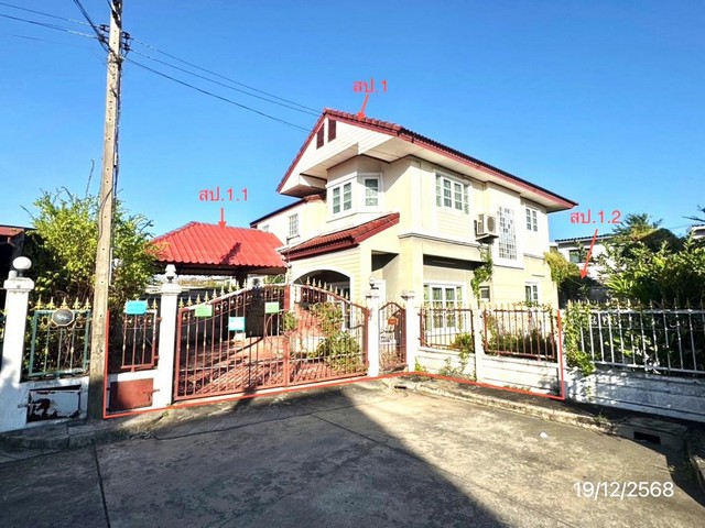   ขาย บ้านเดี่ยว/ทาวน์เฮ้าส์/คอนโด โครงการ สถาพร เอ็กซ์คลูซีฟ กรีนโซน  ถนน/ซอย รังสิต - นครนายก ตำบล บึงยี่โถ อำเภอ ธัญบุรี จังหวัด ปทุมธานี  ราคาโปรโมชั่น  3,392,000    บาท    ลดจาก   4,300,000   บาท ราคาโปรโมชั่นตั้งแต่วันที่ 1 เมษายน 2569 – 30 มิถุนายน 2569  รายละเอียดทรัพย์ -  เนื้อที่ 70.70 ตร.ว.  พื้นที่ใช้สอย 233.75 ตร.ม. -  3 ห้องนอน 3 ห้องน้ำ  -  1 ที่จอดรถ  -  บ้านหันไปทางทิศ ใต้  พิกัดทรัพย์ : https://maps.app.goo.gl/eEGTec2Hf5ouea