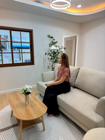 **ขายทาวน์เฮาส์ ทำเลโคตรดี ใจกลางสระบุรี – อยู่เองก็คุ้ม ลงทุนก็ปัง!**โอกาสดีสำหรับคนที่กำลังมองหาบ้านพร้อมอยู่ ทำเลเมือง เดินทางสะดวก ใกล้ทุกอย่างที่ชีวิตต้องการบ้านหลังนี้ตอบโจทย์ทั้งอยู่อาศัยและลงทุนปล่อยเช่า เพราะอยู่ในโซน “หายาก” และ “ความต้องการสูง” **พิกัด: หมู่บ้านบัวหลวง ติดโรงเรียนอนุบาลสระบุรี**ใกล้แหล่งชุมชน เดินทางง่าย เข้า-ออกสะดวกสุดๆ---