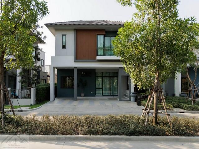 ให้เช่าบ้านเดี่ยว 2.5 ชั้น 4 ห้องนอน หมู่บ้านนิรติ ดอนเมือง บ้านสวย พร้อมอยู่ ทำเลศักยภาพ ใกล้สนามบินดอนเมืองติดต่อ:: ชยา โทร/ID Line:: 0942823961Link Line:: https://line.me/ti/p/3xFA1An8Kcรหัส# T26-589บ้านเดี่ยว 2.5 ชั้นหมู่บ้านนิรติ ดอนเมือง• บ้านสวย พร้อมอยู่ ทำเลศักยภาพ ใกล้สนามบินดอนเมือง• ที่ดิน 50.2 ตร.ว.• พื้นที่ใช้สอย 227 ตร.ม.• 4 ห้องนอน 4 ห้องน้ำ• 1 ห้องอเนกประสงค์• จอดรถได้ 3 คัน• บ้านหันหน้าทิศใต้ ลมพัดเย็