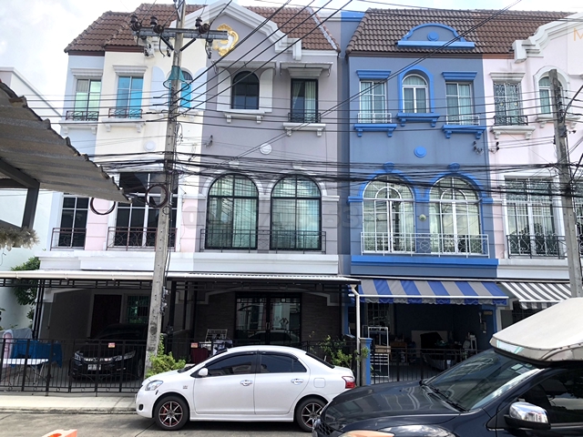 MDH6778 ทาวน์โฮม3ชั้น บ้านกลางเมือง ลูเซิร์น ซอยอ่อนนุช 46 สุขุมวิท 77 แขวงสวนหลวง เขตสวนหลวง กรุงเทพมหานคร 10250Baan Klang Muang Luzern Sukhumvit : บ้านกลางเมือง ลูเซิร์น สุขุมวิท (อ่อนนุช 46 )ทาวน์โฮม 3 ชั้น บ้านกลางเมือง ลูเซิร์น สุขุมวิท อ่อนนุช 46 20 ตารางวา 5.5 ล้านบาท ฟรีโอนรายละเอียด- ทาวโฮม 3 ชั้น 20 ตารางวา พื้นที่ใช้สอย 163 ตารางเมตร- บ้านทำเลดีมาก หน้าบ้านอยู่ติดสวน- บ้านแต่งสวยพร้อมอยู่ - 3 ห้องน