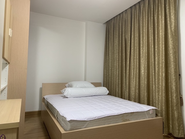Ideo Mix Sukhumvit 103 Secure 5th Floor BTS Udomsuk***Property sales/rental services and consultation available. Contact us anytime.***For more details, photos, or to schedule a viewing:Contact Ekachai (Aui)T. 089-799-5598Line ID: @auiauiaui001 (Add @ at the beginning) (Agent Post)---------------------------------------------------------------Studio RoomSize: 24.2 sq m, 5th Floor, Building ANew, clean, beautifully decorated, ready to move in.Details--------------------------------------------------------------Rental Price: 11,000 THB per month--------------------------------------------------------------*Amenities:- Swimming pool (with spa pool)– Fitness center– Security guard, CCTV, Key Card access– Garden (and relaxation pavilion)--------------------------------------------------------------*Nearby landmarks (Information based on Google Map)1. Central Bangna Shopping Mall2. Seacon Square Shopping Mall3. True Digital Park5. Southeast Bangkok University6. BTS Udom Suk Station----