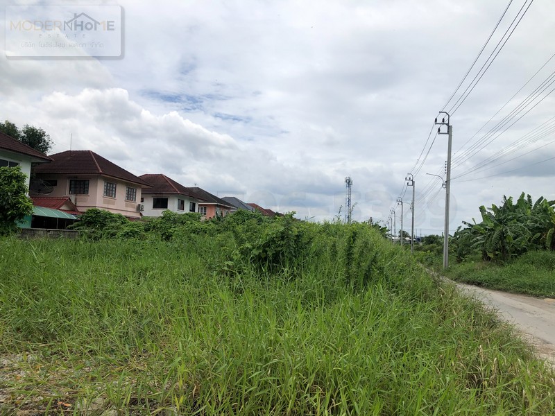 ขายที่ดิน 200 ตร.ว. ถนนหทัยราษฎร์ ซ.หทัยราษฎร์36- ถนนเป็นคอนกรีต- ไฟฟ้าพร้อม เสาไฟฟ้ามาตรฐาน- เหมาะสร้างบ้าน ที่ดินสวย ถมแล้ว- หน้ากว้างประมาณ 36 เมตร ลึก 20 เมตร- การเดินทางสะดวก - เข้าจากปากซอย 270 เมตรราคา 27,500 บาท/ตารางวา  5,500,000 บาทสนใจติดต่อPhone : 087-706-5389 (นัช), 087-674-2694 (เก่ง)***รับจัดหาบ้านที่ดิน***บริการพาไปซื้อบ้าน ฟรี ทุกขั้นตอนตัวกลางด้านการจัดการซื้อขายบ้านที่ดินดูรายละเอียดทร�