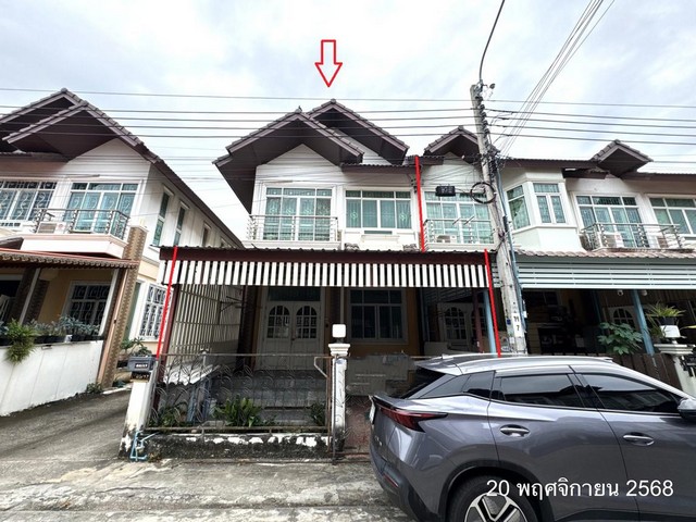   ขาย บ้านเดี่ยว/ทาวน์เฮ้าส์/คอนโด โครงการ เอส พี ทาวน์ซอย กิ่งแก้ว 39 ถนน กิ่งแก้ว ตำบล ราชาเทวะ อำเภอ บางพลี จังหวัด สมุทรปราการ  ราคาโปรโมชั่น   2,371,000   บาท    ลดจาก   3,060,000   บาท ราคาโปรโมชั่นตั้งแต่วันที่ 1 เมษายน 2569 – 30 มิถุนายน 2569  รายละเอียดทรัพย์ -  เนื้อที่ 26.20 ตร.ว.  พื้นที่ใช้สอย 162.00 ตร.ม. -  3 ห้องนอน 2 ห้องน้ำ  -  1 ที่จอดรถ  -  บ้านหันไปทางทิศ ตะวันออกเฉียงเหนือ  พิกัดทรัพย์ : https://maps.app.goo.