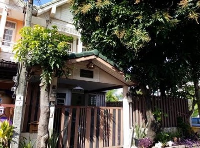    ขายทาวน์เฮ้าส์ 2 ชั้น โครงการ บ้านทิพย์ ซอยลาดพร้าว 101     ซอย ลาดพร้าว 101 ซอยลาดพร้าว 46 แยก 1 ถนนลาดพร้าว อำเภอบางกะปิ กรุงเทพ  ราคา 3,409,000   บาท  (ราคาต่อรองได้)  รายละเอียดทรัพย์ -  เนื้อที่ 35 ตร.ว.  พื้นที่ใช้สอย 145 ตร.ม. -  2 ห้องนอน 2 ห้องน้ำ   -  ที่จอดรถ 1 คัน -  บ้านหันไปทางทิศ  พิกัดทรัพย์ : https://maps.app.goo.gl/7H5VTg58zUu4HiWaA  สถานที่ใกล้เคียง   -  โฮมโปร เอกมัย-รามอินทรา -  โลตัส รามอินทรา -  เดอะคริสตัล เอก�