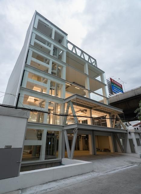ขายอาคาร 6 ชั้น รวมดาดฟ้า ถนนพระราม 9 ซอย 54 วิวพาโนรามา เหมาะทำสำนักงานและลงทุนราคาขาย 115,000,000 บาทราคาเช่า 630,000 บาท / เดือนที่ตั้ง ถนนพระราม 9 ซอย 54 แขวงสวนหลวง เขตสวนหลวง กรุงเทพมหานครติดต่อ : คุณภัสพงณ์ 0634098164Line : deedee23https://www.facebook.com/profile.php?id=61581484955548พื้นที่ใช้สอยประมาณ 1,500 ตารางเมตร จำนวน 6 ชั้น รวมดาดฟ้า มีลิฟต์โดยสาร 1 ตัว ที่จอดรถ รองรับได้สูงสุด 20 คัน ลิฟต์จอดรถ รองรับ 13 คัน ( ชั้น 1 จอดได�