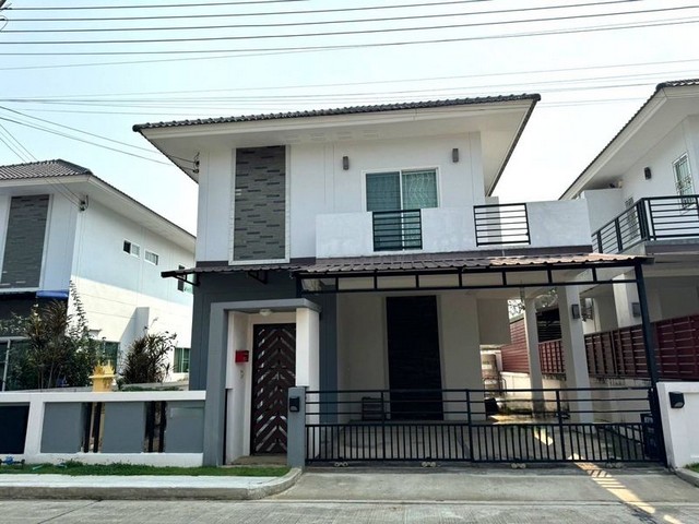 ด่วน! พร้อมเป็นเจ้าของ 2.89 ล้าน บ้านเดี่ยว 2 ชั้น #บ้านในโครงการ #หางดง #ย่านเศรษฐกิจ #สภาพใหม่ #หลังใหญ่ #พร้อมเฟอร์นิเจอร์ครบ #ซื้ออยู่เองหรือปล่อยเช่าได้เนื้อที่ 47 ตารางวา 3 ห้องนอน 3 ห้องน้ำ1 ห้องรับแขก1 ห้องครัว1 ที่จอดรถพร้อมเฟอร์นิเจอร์ และอุปกรณ์ต่างๆเครื่องปรับอากาศ 3เครื่องทำน้ำอุ่น 1เตียงนอน  2ตู้เสื้อผ้า 2โต๊ะเครื่องแป้ง  1ชุดรับแขก  1ตู้วางทีวีผ้าม่านเหล็