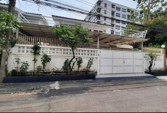 ให้เช่าบ้านเดี่ยว 2 ชั้น หมู่บ้านอยู่เจริญ 542 ซอยประชาราษฎร์บำเพ็ญ 24 ใกล้ สนง.เขตห้วยขวางราคาเช่า 50,000 บาท / เดือน ( สัญญาขั้นต่ำ 1 ปี ประกัน 2 เดือน ล่วงหน้า 1 เดือน )ราคาเช่า 60,000 บาท / เดือน ( ออฟฟิศจดทะเบียน ) ( สัญญาขั้นต่ำ 1 ปี ประกัน 2 เดือน ล่วงหน้า 1 เดือน )ที่ตั้ง ถนนประชาราษฎร์บำเพ็ญ ซอยประชาราษฎร์บำเพ็ญ 24 แขวงสามเสนนอก เขตห้วยขวาง กรุงเทพมหานคร 10310ติดต่อ : คุณภัสพงณ์ 0634098164L