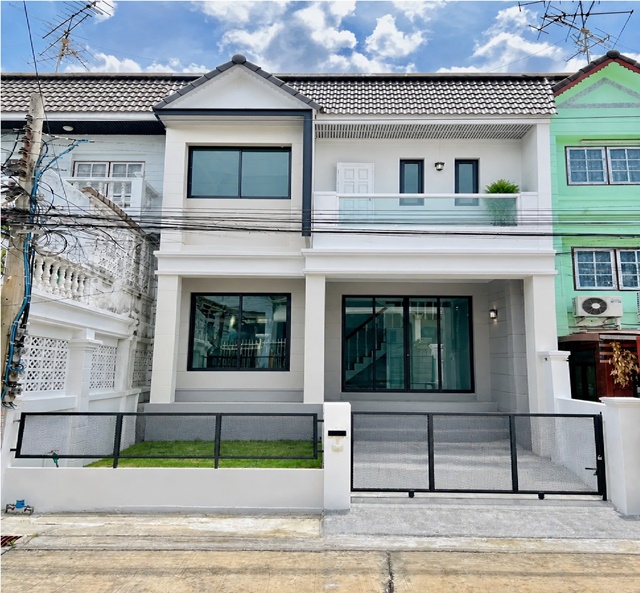 ประวิทย์และเพื่อน BTSอุดมสุข  2ชั้น 28 ตร.ว 35,998B-M. ฟังก์ชันครบ ตกแต่งบิวท์อินสวย ทำเลพระโขนง เดินทางสะดวก ใกล้ตลาดบางจาก 800 ม. เปิดซิง! ทาวน์โฮมหรู 2-4นอน 2 น้ำ ใกล้BTS บางจาก 220 ตร.ม.รร.นานาชาติ โรงพยาบาล และแหล่งอำนวยความสะดวกครบ เดินทางเข้า-ออกเมืองสะดวก เชื่อมต่อถนนหลักหลายสายnear BTS Udomsuk. BangChak  Prawit and friends  2stories 28sq.wa. 220sq.m. Virgin! Luxury townhome 2-4bed 2-bath35,998 B-M. fully functional with beautiful built in furnishings prime location in Phra Khanong convenient transportation close to Bang Chak market 800