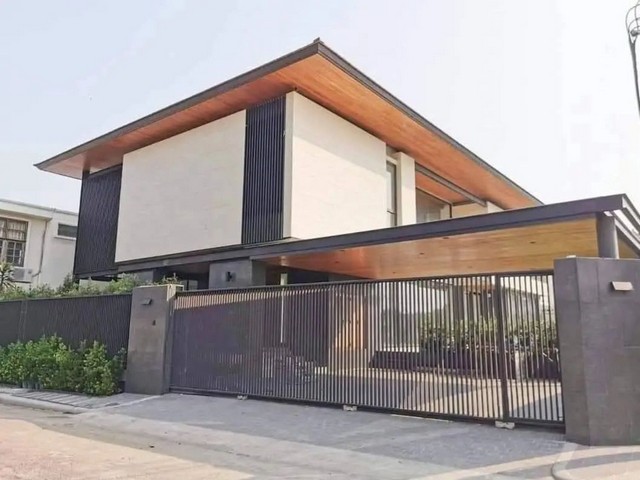 ให้เช่าบ้านเดี่ยว 2 ชั้น 156 ตรว. 4 ห้องนอน หมู่บ้านเอเวอร์กรีน บางนา กม.5 ใกล้เซ็นทรัลบางนา ใกล้ทางด่วน ใกล้รถไฟฟ้า *** ราคาเช่า 250,000 บาท/เดือน  *** ราคาขาย 38 ล้านบาท  ติดต่อ:: ชยา  โทร/ID Line:: 0942823961   Link Line:: https://line.me/ti/p/3xFA1An8Kcรหัส# T26-378 บ้านเดี่ยว หมู่บ้านเอเวอร์กรีน บางนา กม.5  บางนา ตราดซอย 56 - เนื้อที่ 156 ตรว.- พื้นที่ใช้สอยประมาณ 610 ตร.ม. - 4 ห้องนอน - 1 ห้องนอนแม่บ้าน - 5 ห้องน้ำ - 3 ที่จอดรถ- บ้านหันทิศใต้, �