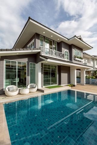 ลดจริง ขายด่วน! จาก 6.9 ล้าน เหลือเพียง 6.6 ล้าน #เอ็มเพอเรอร์2 Pool Villa สวย #สไตล์โมเดิร์น #รีโนเวทใหม่ #เฟอร์นิเจอร์ครบ ทำเลทอง “อยู่เองก็คุ้ม ลงทุนก็ปัง” ในโครงการคุณภาพ #น้ำไม่ท่วมรายละเอียดที่ดิน 63.8 ตร.ว.พื้นที่ใช้สอยกว่า 200 ตร.ม.3 ห้องนอน 4 ห้องน้ำที่จอดรถ 2–3 คันสระว่ายน้ำส่วนตัวแถมเฟอร์นิเจอร์ครบทุกชิ้นราคาพิเศษ 6.6 ล้านบาท (จาก 6.9 ล้าน)ทำเลใกล้เคียง• เซ็นทรัล เฟสติวัล เ�